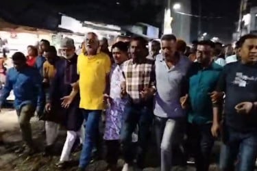 বাগেরহাটে চারটি আসন বহাল, জেলাজুড়ে মিছিল ও মিষ্টি বিতরণ