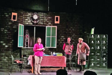 শিল্পকলায় বাতিঘরের মাংকি ট্রায়াল