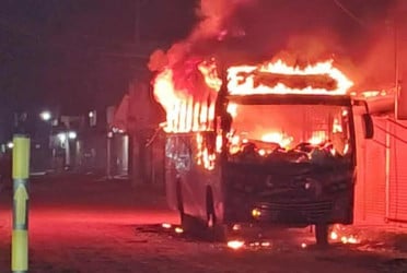 ময়মনসিংহে বাসে দুর্বৃত্তদের আগুন, ঘুমন্ত চালক পুড়ে অঙ্গার