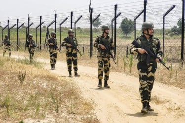 লালকেল্লা বিস্ফোরণ: বাংলাদেশ, পাকিস্তান ও নেপাল সীমান্তে উচ্চ সতর্কতা