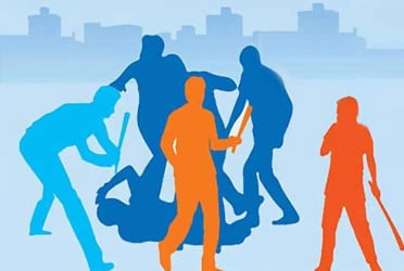 রাজধানীতে ককটেল বিস্ফোরণ করা যুবককে গণপিটুনি