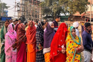 বিহারে দ্বিতীয় দফায় বিধানসভার ভোট গ্রহণ চলছে