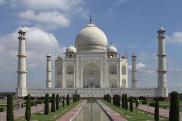 এবার তাজমহল ঘিরে বহুতল নিরাপত্তা বলয়