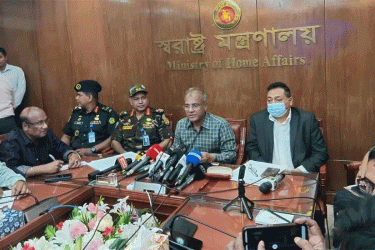 ১৩ নভেম্বর ‘ঢাকা লকডাউন’ ঘিরে পরিস্থিতি স্বাভাবিক থাকবে: স্বরাষ্ট্র উপদেষ্টা