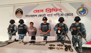 সুন্দরবনে কোস্ট গার্ডের অভিযানে অস্ত্রসহ ডাকাত ও অস্ত্র ব্যবসায়ী আটক