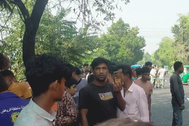 মাইক্রোবাসের ধাক্কা সিএনজিতে আগুন, নিহত ১