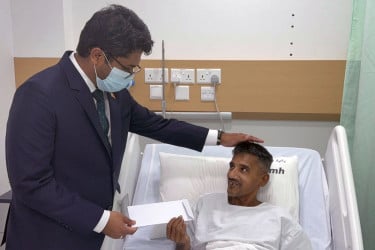 মালদ্বীপে আহত প্রবাসীর পাশে বাংলাদেশ হাইকমিশনার