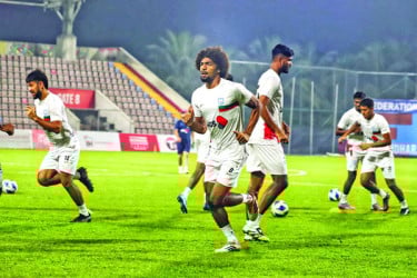 ভালোবাসার টানেই মাতৃভূমিতে হামজা