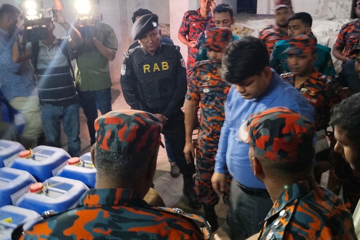 শ্যামবাজারে র‌্যাবের অভিযান: বিপুল কেমিক্যাল উদ্ধার, ৬ জনের কারাদণ্ড