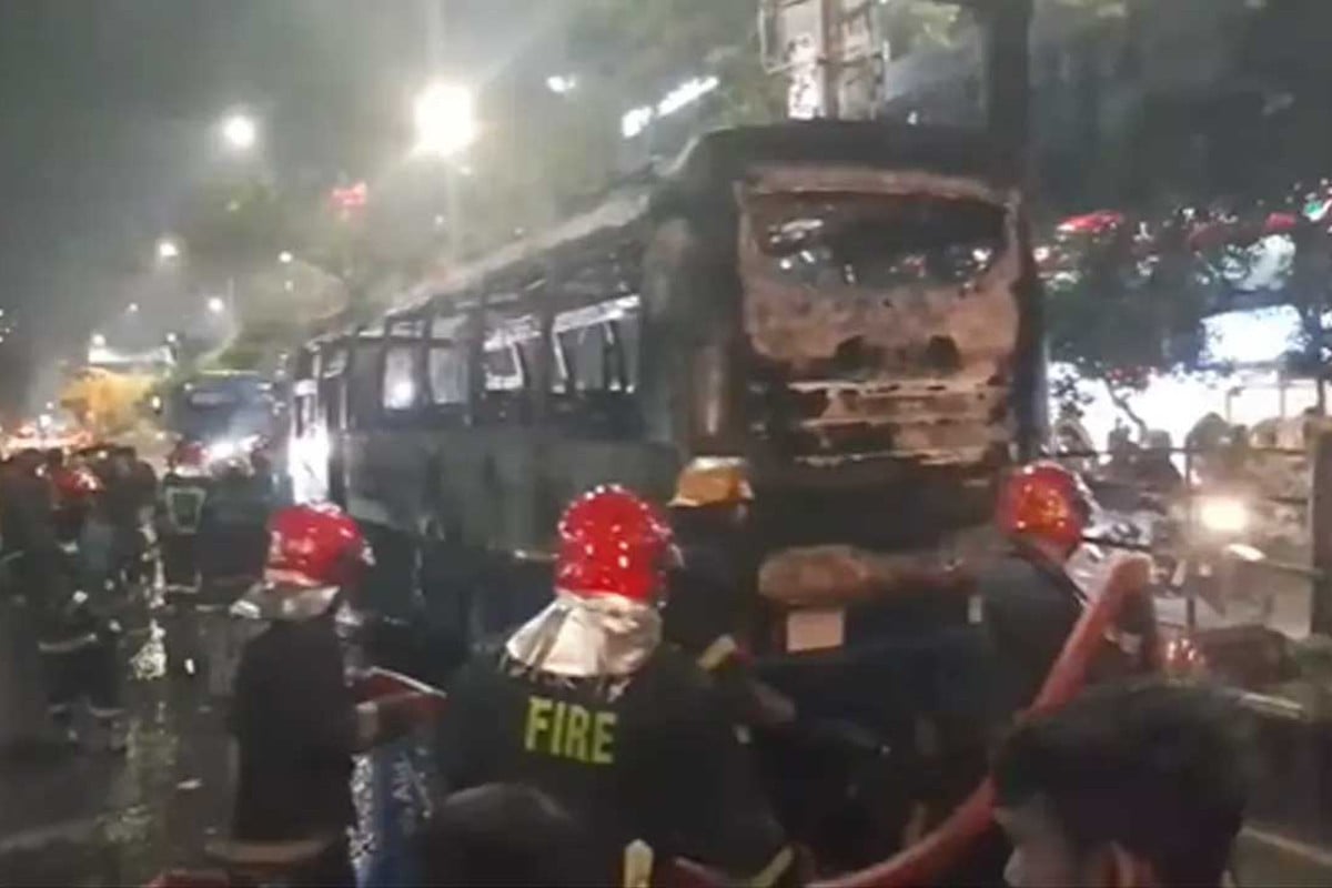 রাজধানীতে বিভিন্ন স্থানে ককটেল বিস্ফোরণ, বাসে আগুন