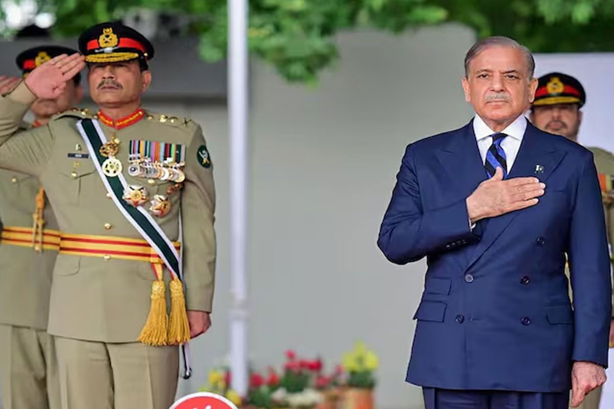 প্রেসিডেন্ট নয়, সেনাপ্রধানের হাতে যাচ্ছে পাকিস্তান সেনাবাহিনীর নিয়ন্ত্রণ