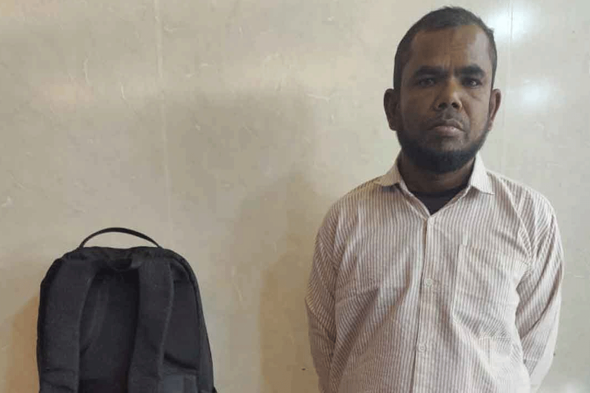 মোহাম্মদপুরে ককটেলসহ আওয়ামী লীগ নেতা আটক