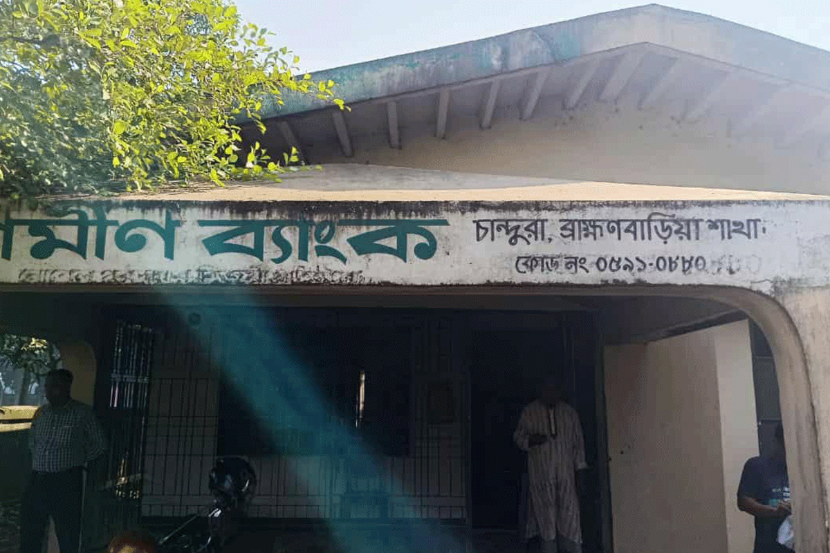 বিজয়নগরে গ্রামীণ ব্যাংকে পেট্রল ঢেলে আগুন