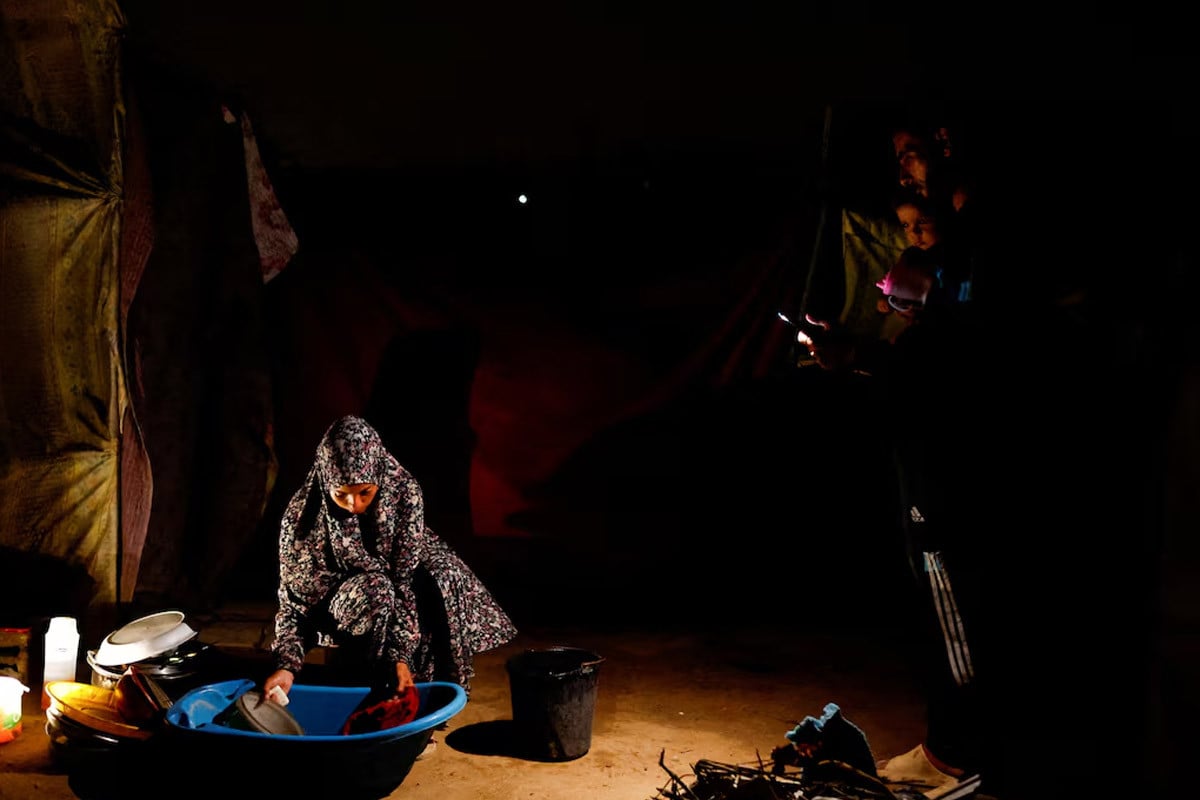 অন্ধকারে গাজা: যুদ্ধবিরতি সত্ত্বেও এখনও বিদ্যুৎবিহীন বাসিন্দারা