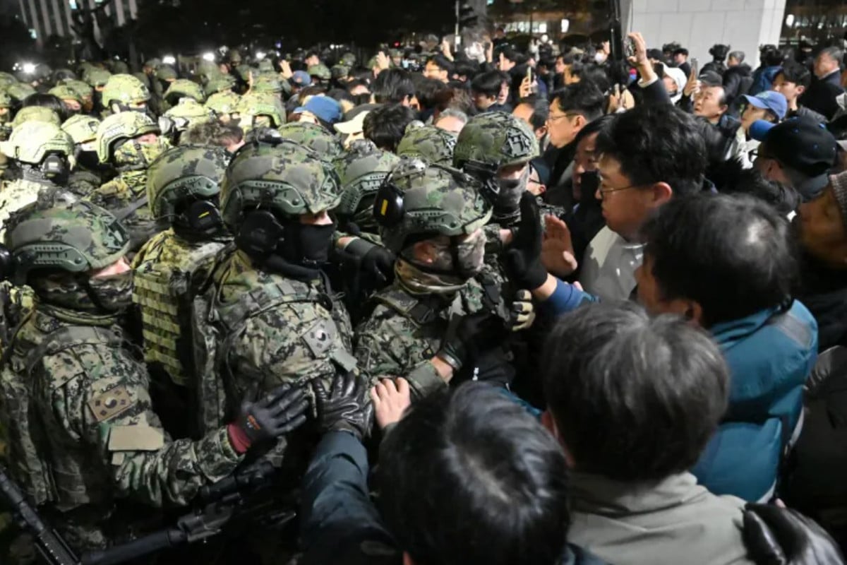 দক্ষিণ কোরিয়ার সাবেক প্রধানমন্ত্রী ও গোয়েন্দাপ্রধান গ্রেফতার