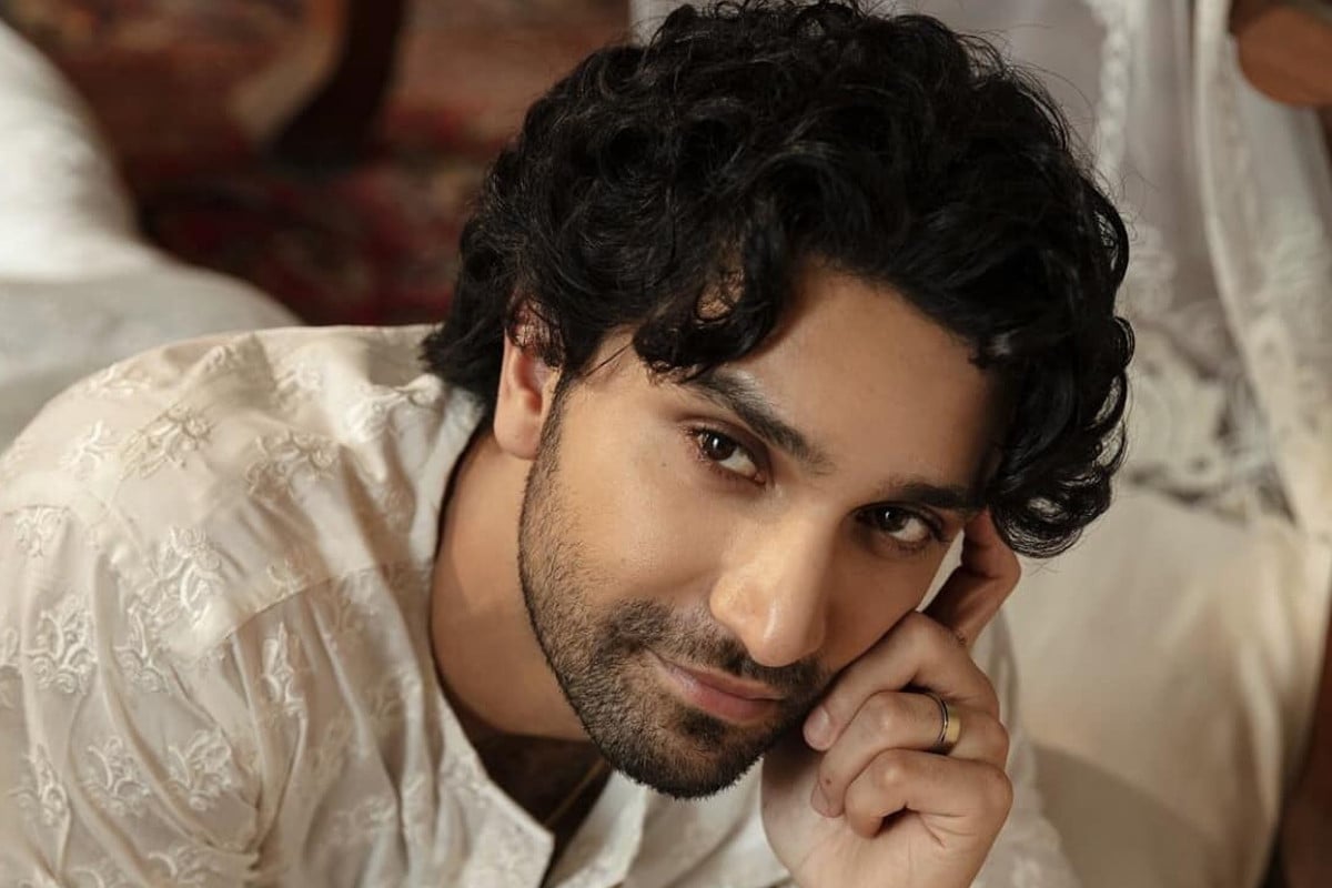 পাকিস্তানি অভিনেতা আহাদ রাজা এখন ঢাকায়