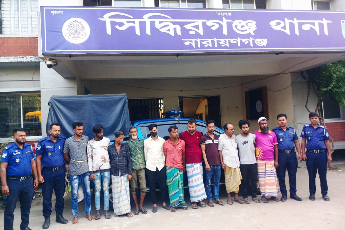 সিদ্ধিরগঞ্জে পুলিশের বিশেষ অভিযানে আ. লীগের কর্মীসহ গ্রেফতার ১৫