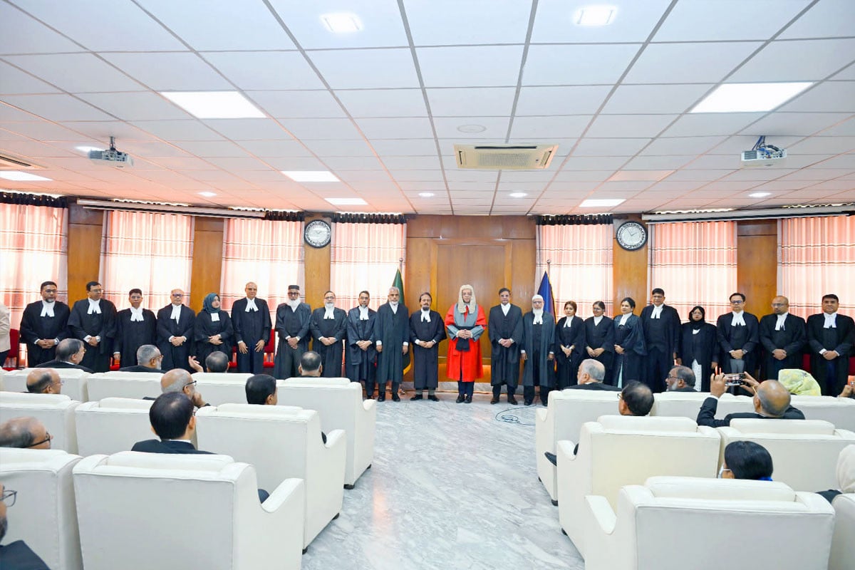 শপথ নিলেন হাইকোর্টের স্থায়ী ২১ বিচারপতি