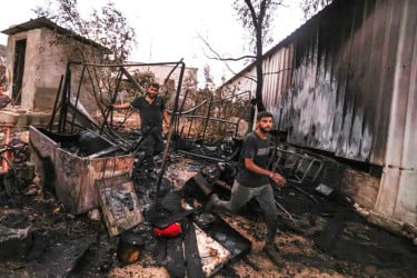 গাজায় ২৪ ঘণ্টায় ইসরায়েলি হামলায় ৩ ফিলিস্তিনি নিহত