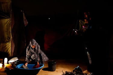 অন্ধকারে গাজা: যুদ্ধবিরতি সত্ত্বেও এখনও বিদ্যুৎবিহীন বাসিন্দারা