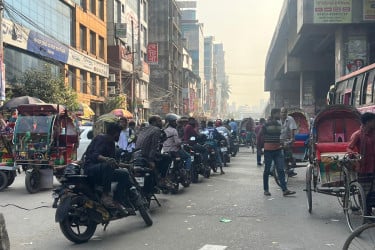 সেবার মান নিয়ে ক্ষোভ গ্রাহকদের, অভিযোগের মুখে ‘পাঠাও’