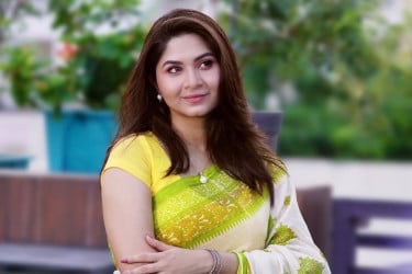 শুটিংয়ে ফিরলেন স্পর্শিয়া