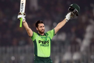 অপরাজিত সেঞ্চুরিতে ক্যারিয়ার সেরা র‍্যাঙ্কিংয়ে সালমান আগা