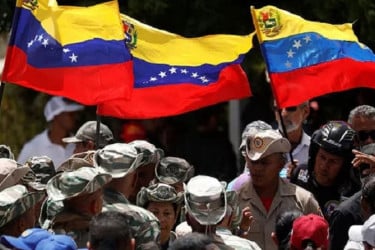 মার্কিন হামলার আশঙ্কায় গেরিলা যুদ্ধের প্রস্তুতি নিচ্ছে ভেনেজুয়েলা