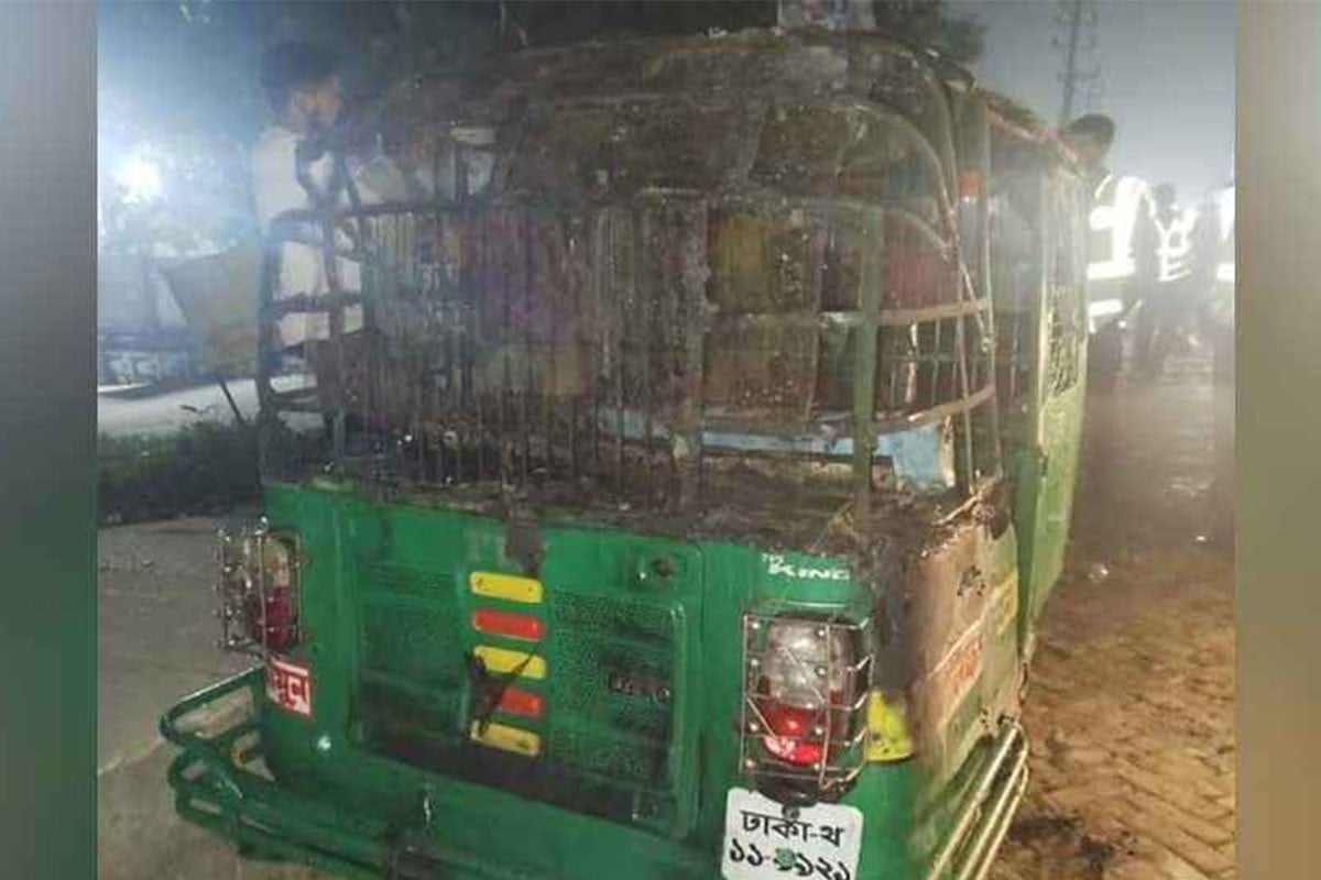 নারায়ণগঞ্জে সিএনজিতে আগুন দিল দুর্বৃত্তরা