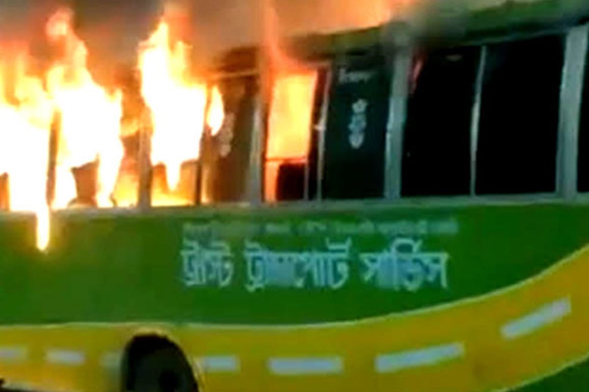 পল্লবীতে বাসে অগ্নিসংযোগ করল দুর্বৃত্তরা