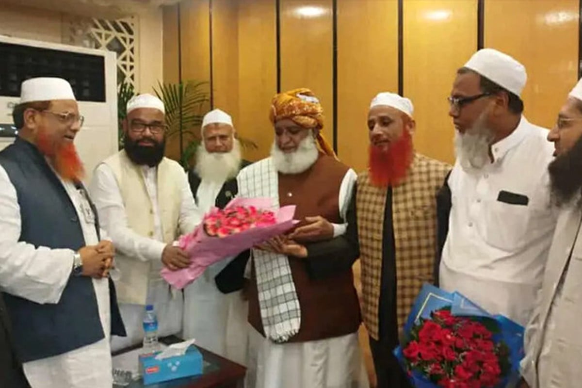 বাংলাদেশে এলেন প্রভাবশালী আলেম মুফতি ফজলুর রহমান