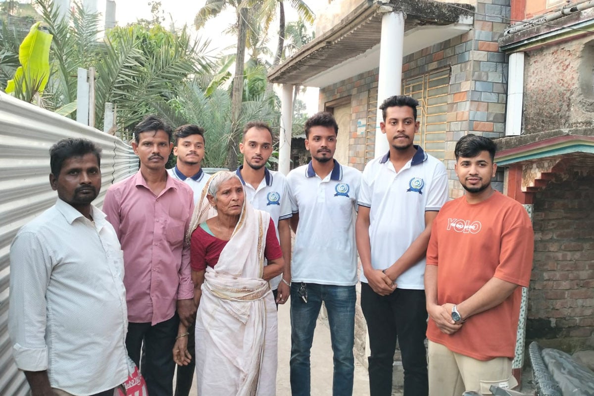 হারিয়ে যাওয়া বৃদ্ধা মা ফিরল ছেলের কাছে