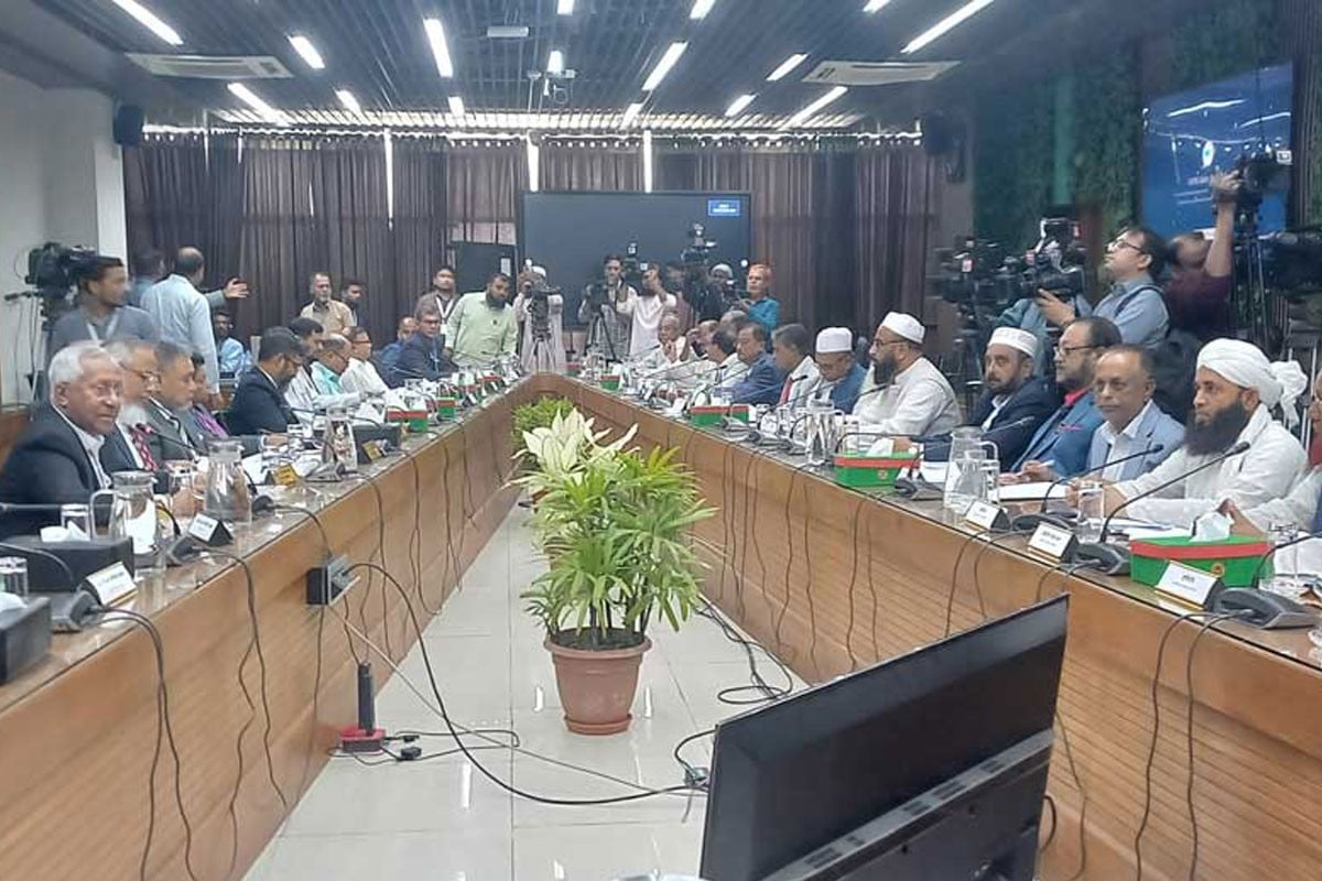 রাজনৈতিক দলগুলোর সঙ্গে সংলাপে ইসি