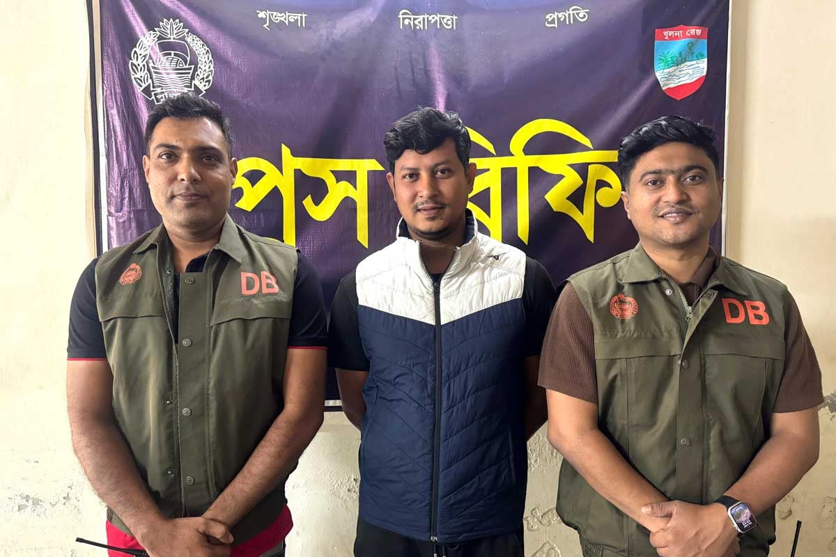 নিষিদ্ধ ছাত্রলীগের কেন্দ্রীয় নেতা তিতাস যশোরে আটক