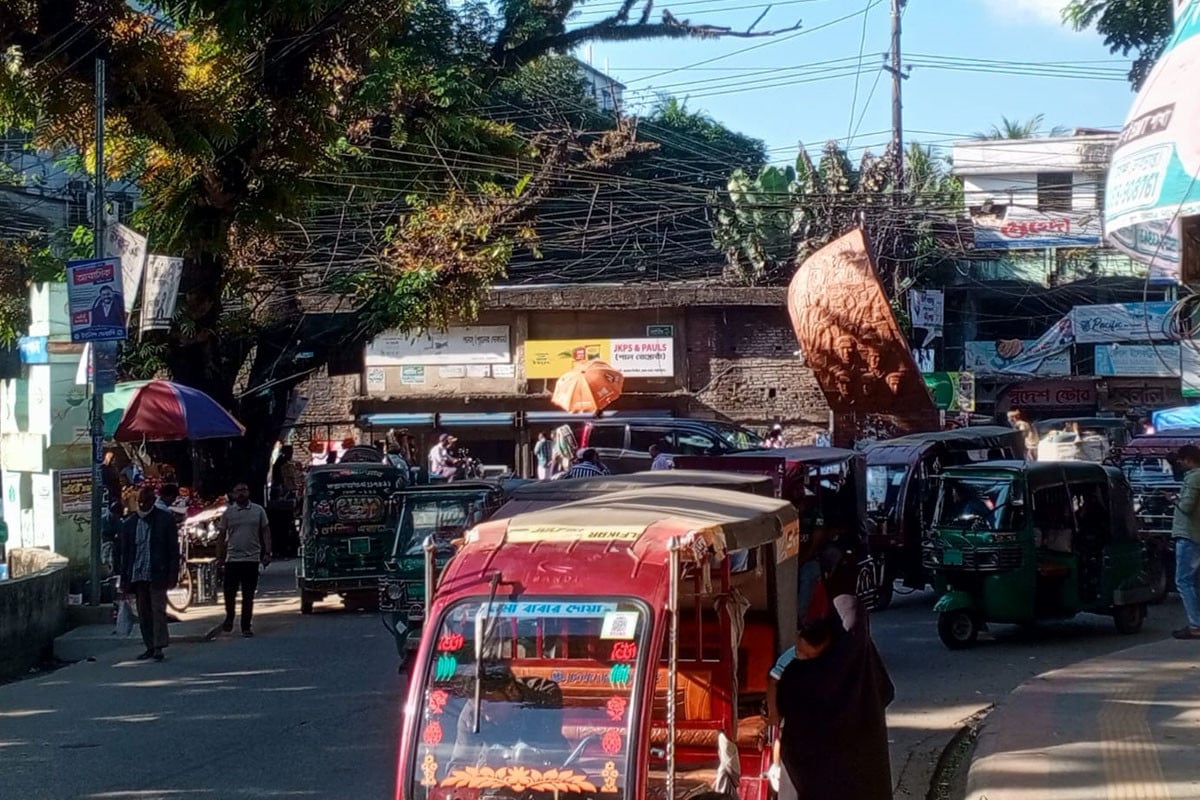 কক্সবাজারে যান চলাচল স্বাভাবিক