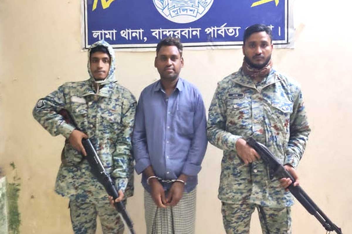 বান্দরবানের লামায় মশাল মিছিল, গ্রেপ্তার ১