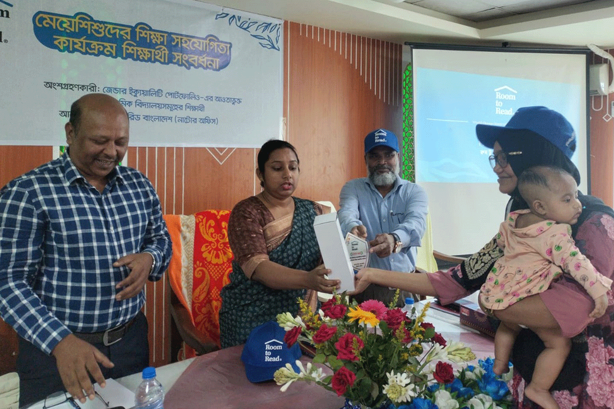 নাটোরে মেয়ে শিক্ষার্থীদের সংবর্ধনা দিল রিড বাংলাদেশ