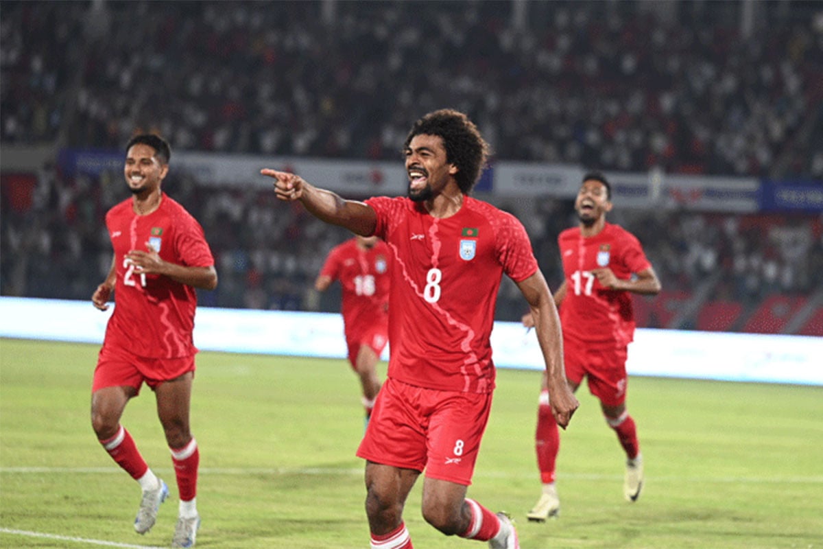 হামজার জোড়া গোলে এগিয়ে বাংলাদেশ