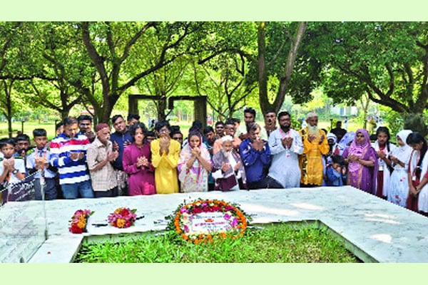 শ্রদ্ধা-ভালোবাসায় হুমায়ূন আহমেদকে স্মরণ