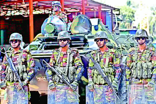 চাপা আতঙ্কে ঢাকা ফাঁকা