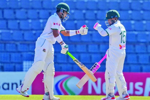 তৃতীয় দিনেই জয়ের সুবাস পাচ্ছে বাংলাদেশ