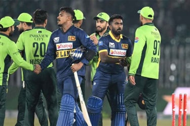 পাকিস্তানে বোমা হামলা, আতঙ্কে ফিরছেন একাধিক লঙ্কান ক্রিকেটার