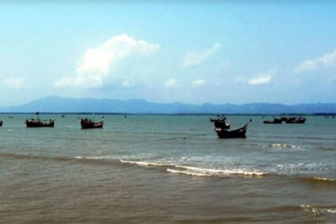 দুই ট্রলারসহ ১৩ জেলেকে ধরে নিয়ে গেছে আরাকান আর্মি