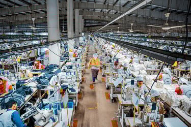 তৈরি পোশাক শিল্পের অনিশ্চিত ভবিষ্যৎ