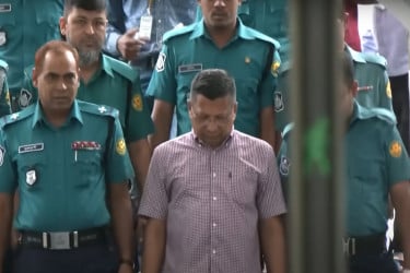 ট্রাইব্যুনালে আনা হলো হাসিনার মামলার রাজসাক্ষী সাবেক আইজিপি মামুনকে