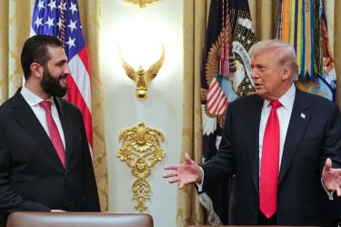 সুগন্ধি উপহার দিয়ে শারাকে ট্রাম্প, ‌‘আপনার স্ত্রী কয়জন?’