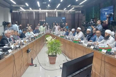 রাজনৈতিক দলগুলোর সঙ্গে সংলাপে ইসি