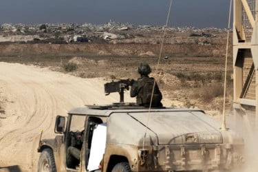 ফিলিস্তিনিদের মানব ঢাল হিসেবে ব্যবহার করেছে ইসরায়েল