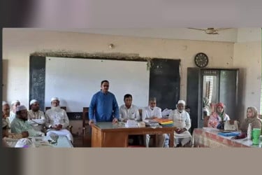 ভালুকায় শিক্ষকদের সঙ্গে বিএনপি প্রার্থীর মতবিনিময়