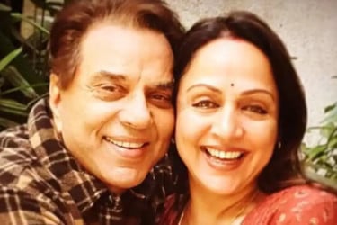 ধর্মেন্দ্র ও হেমা মালিনীর প্রেম, যে গল্পটাও সিনেমার মতো